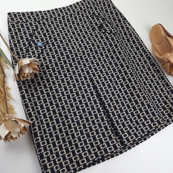 LOFT Black Cream Front Pleated Skirt Sz 2 - Picture 12 of 15